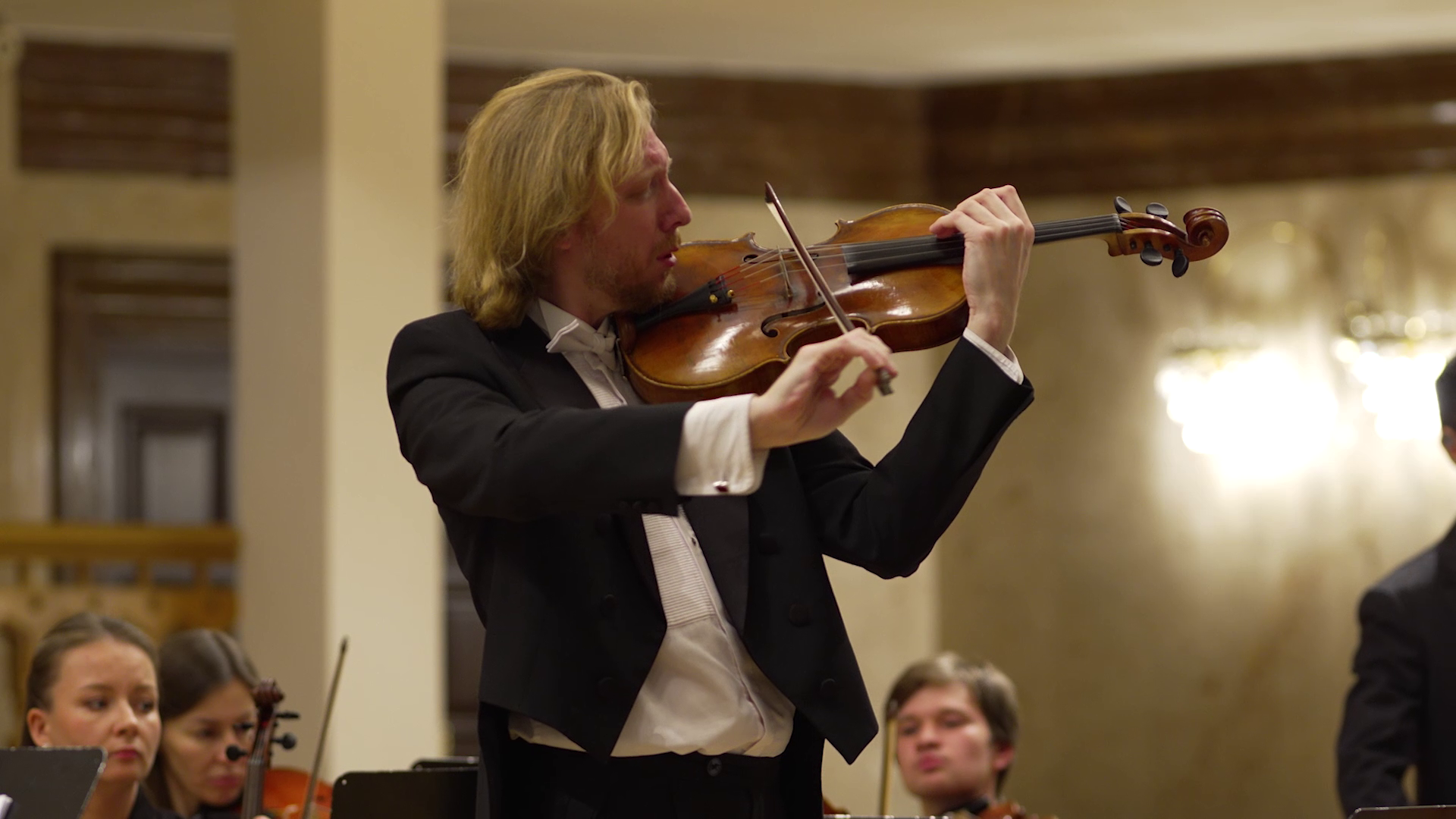 Виртуозы России. "Страницы блокадного Ленинграда". Гала-концерт при свечах с симфоническим оркестром.