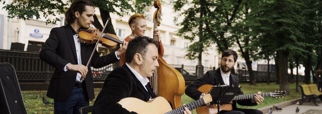 GUITAR DAY BATTLE: DJANGO FRIENDS & JOLLY PANCAKERS