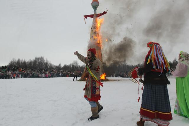 масленица горки ленинские.jpg