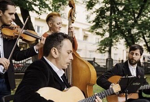 GUITAR DAY BATTLE: DJANGO FRIENDS & JOLLY PANCAKERS