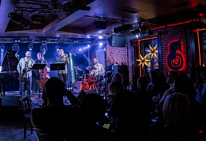 ВЕСЁЛЫЙ КОНЦЕРТ «УРАГАННОГО ДЖАЗА»