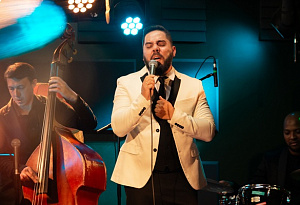 ANDREW MCFADDEN (США): «CHRISTMAS IN NEW YORK»